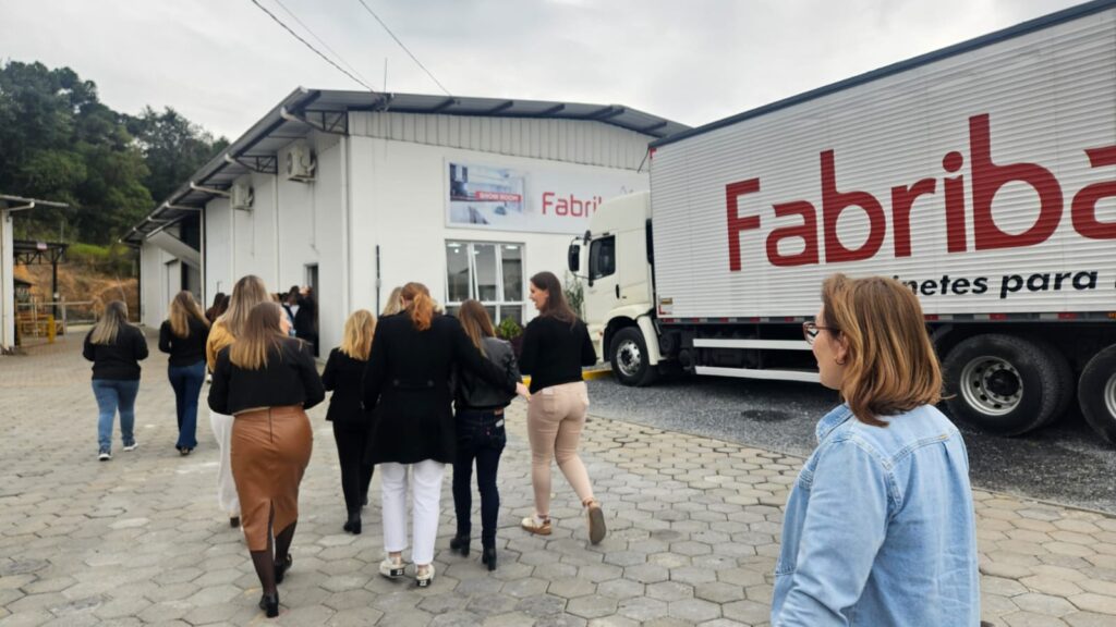 Núcleo da Mulher Empreendedora de Ituporanga promove visita técnica à Fabribam 2 WhatsApp Image 2026 06 10 at 20.43.20 2