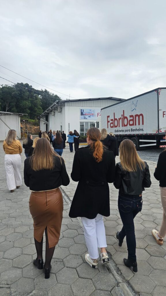 Núcleo da Mulher Empreendedora de Ituporanga promove visita técnica à Fabribam 3 WhatsApp Image 2026 06 10 at 20.43.20 3